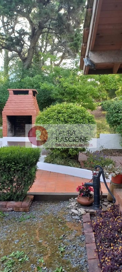 venta Casa 5 ambientes con departamento independiente en Valeria del Mar   - Ideal para vivir y generar renta