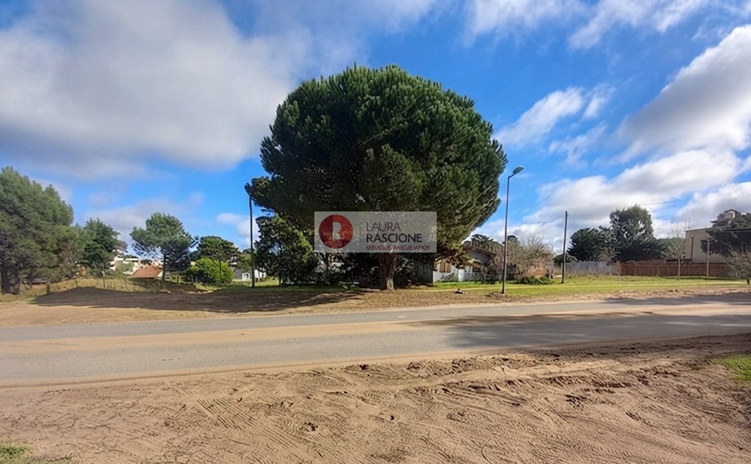 LOTE MULTIFAMILIAR Y COMERCIAL CON EXCELENTE UBICACION EN OSTENDE