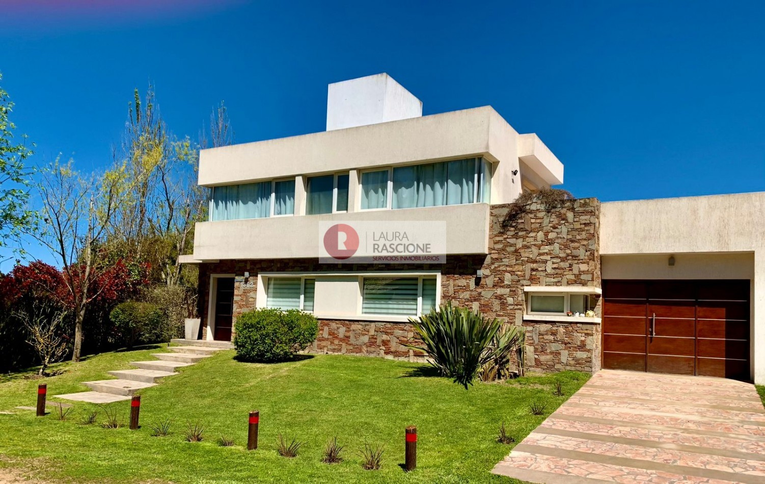 Venta Casa 5 ambientes en Pinamar con dos suites y parque (Ideal Familia o Renta Temporaria)