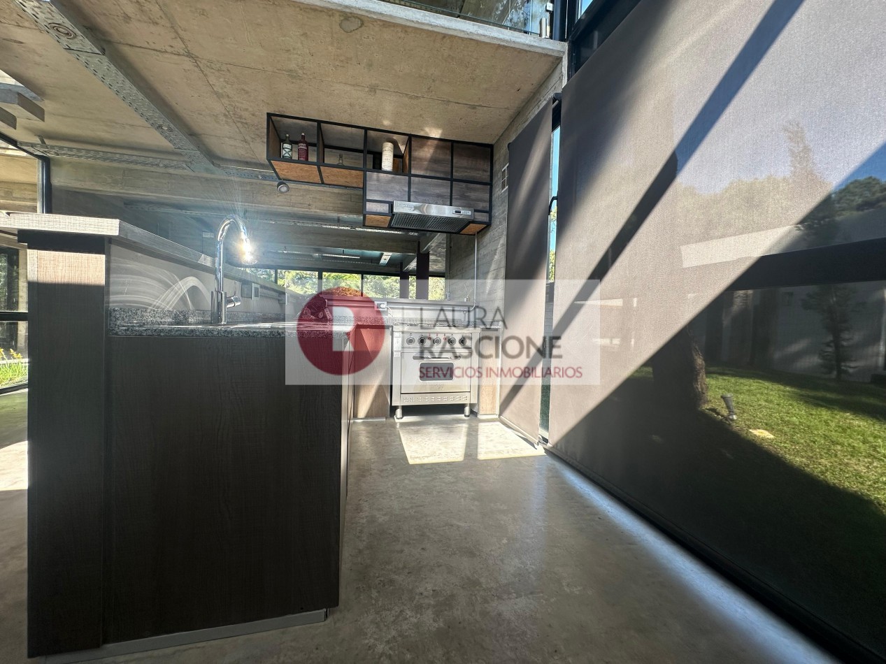 Venta de Casa 4 ambientes Pinamar, con pileta