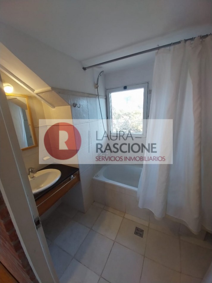 Casa en venta en Carilo, sobre Avutarda a 100 mas del mar!