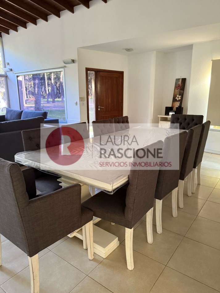 Casa Penelope: encanto familiar y confort en el corazon verde de Pinamar Norte