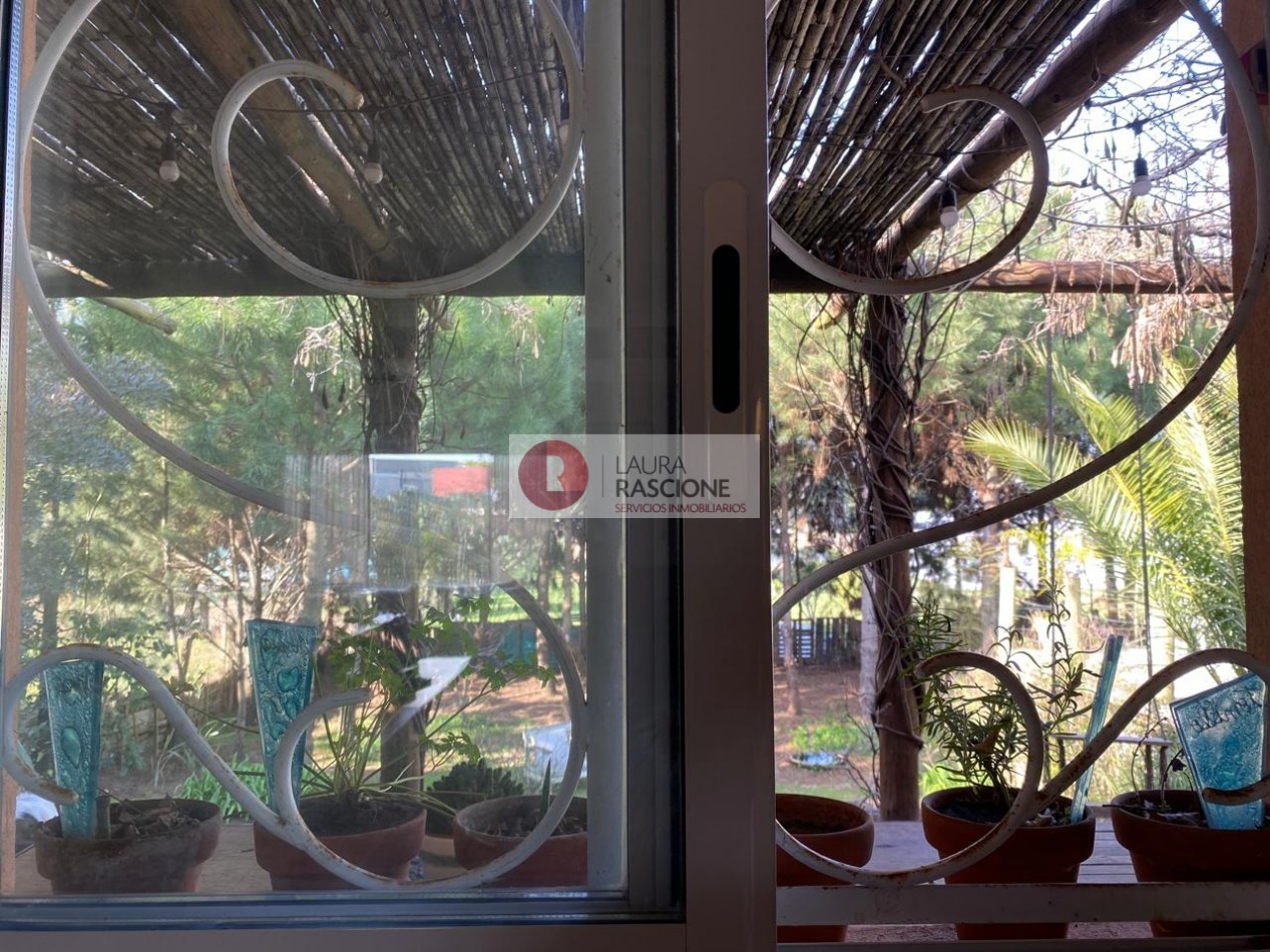 Casa de 2 Dormitorios con Parque y Pileta en Pinamar