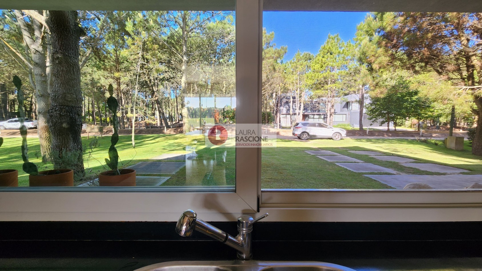 Casa de 4 Dormitorios - Sobre la Cancha de Polo en La Herradura, Pinamar