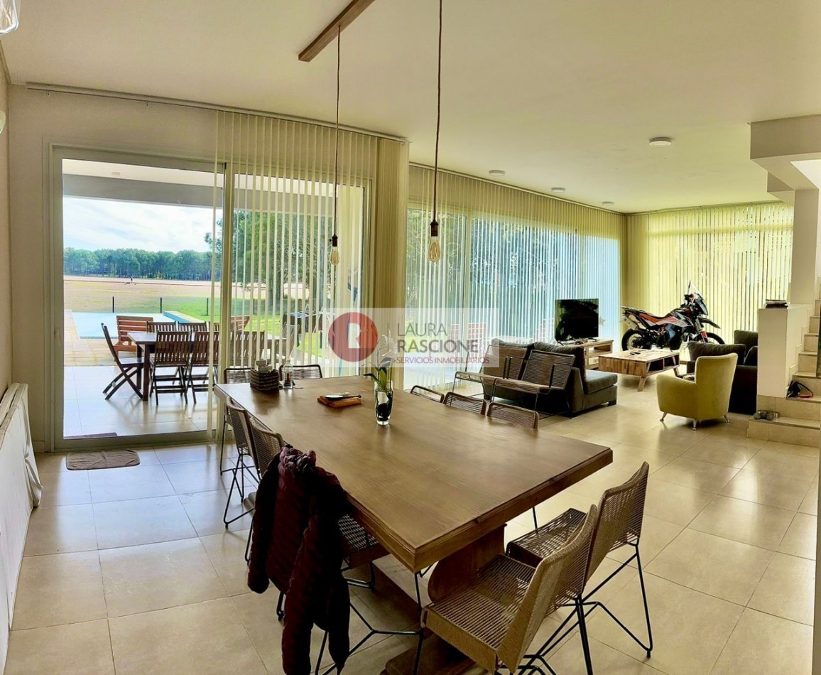 Casa de 4 Dormitorios - Sobre la Cancha de Polo en La Herradura, Pinamar