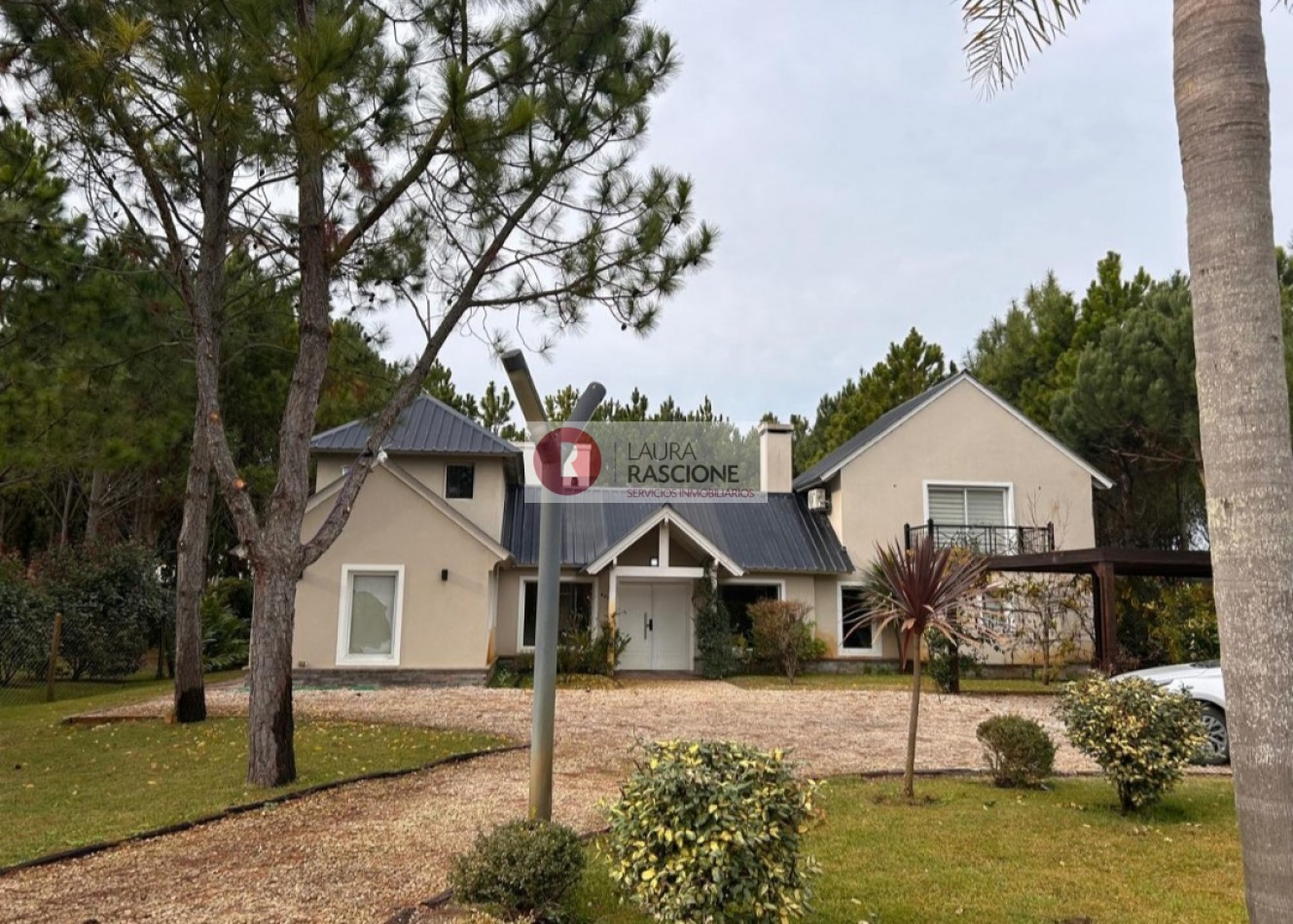 Hermosa casa con vista al lago, en Barrio cerrado La Herradura