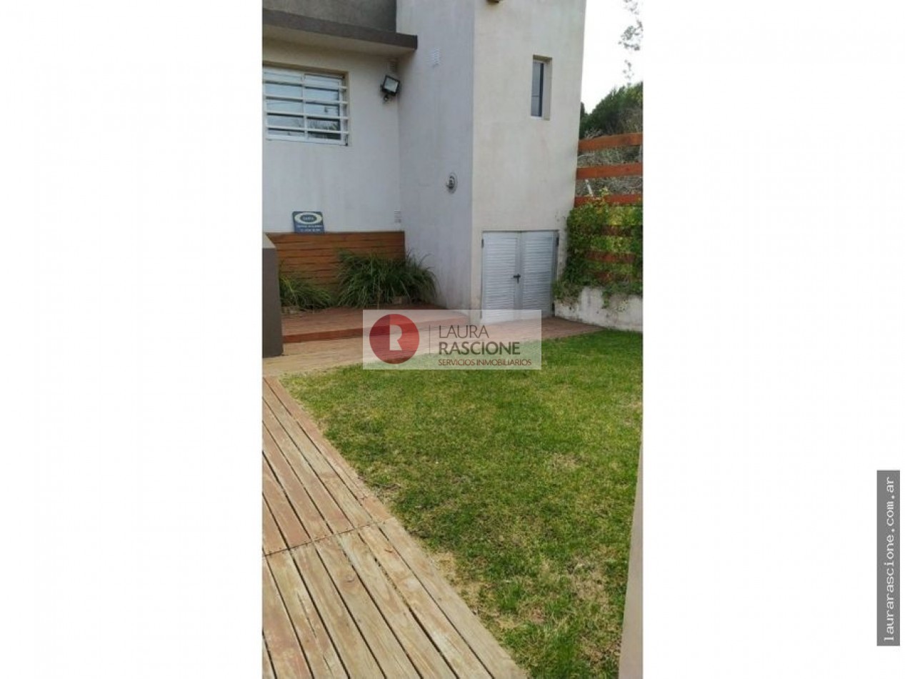 VENTA DE CASA CERCA DEL MAR CON PISCINA (C)