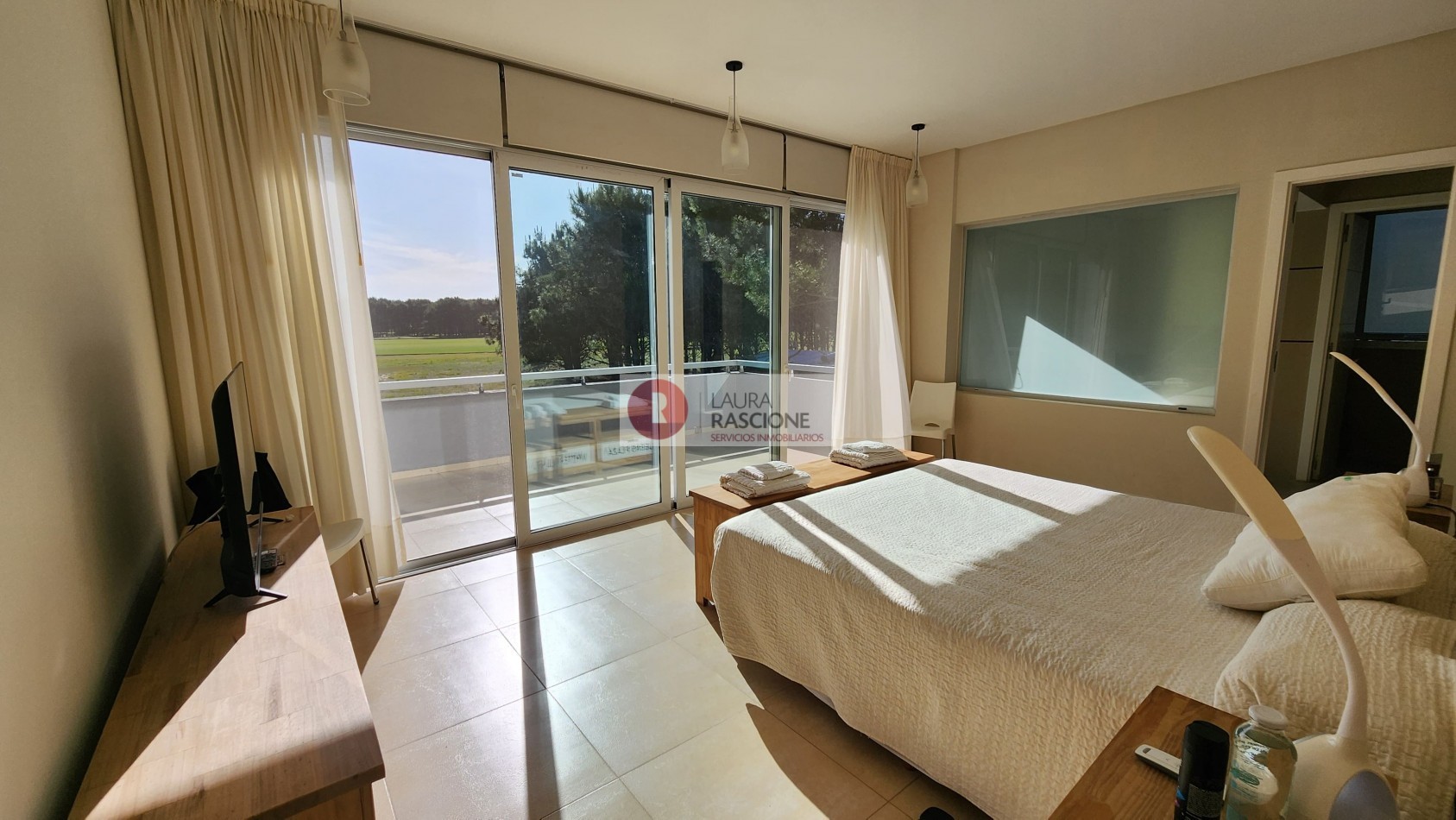 Casa de 4 Dormitorios - Sobre la Cancha de Polo en La Herradura, Pinamar