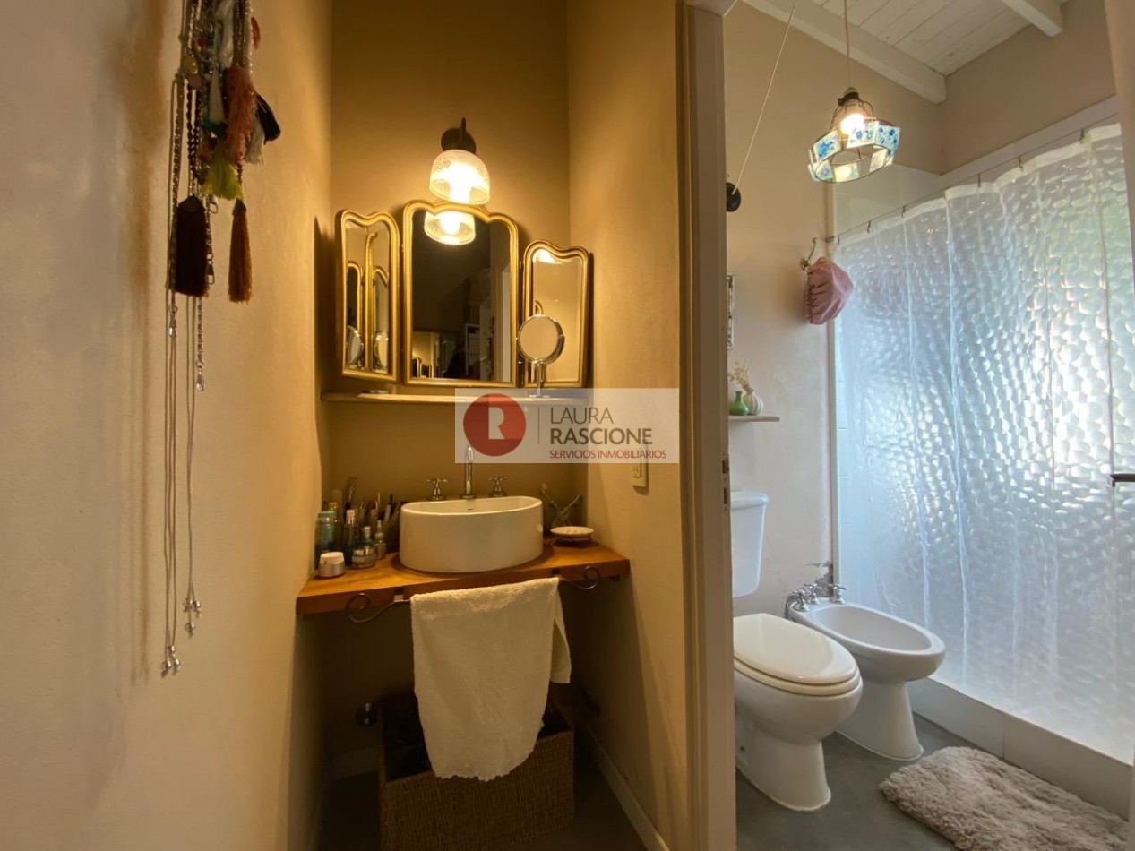 Casa de 2 Dormitorios con Parque y Pileta en Pinamar
