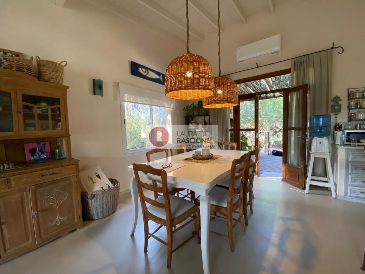 Casa de 2 Dormitorios con Parque y Pileta en Pinamar