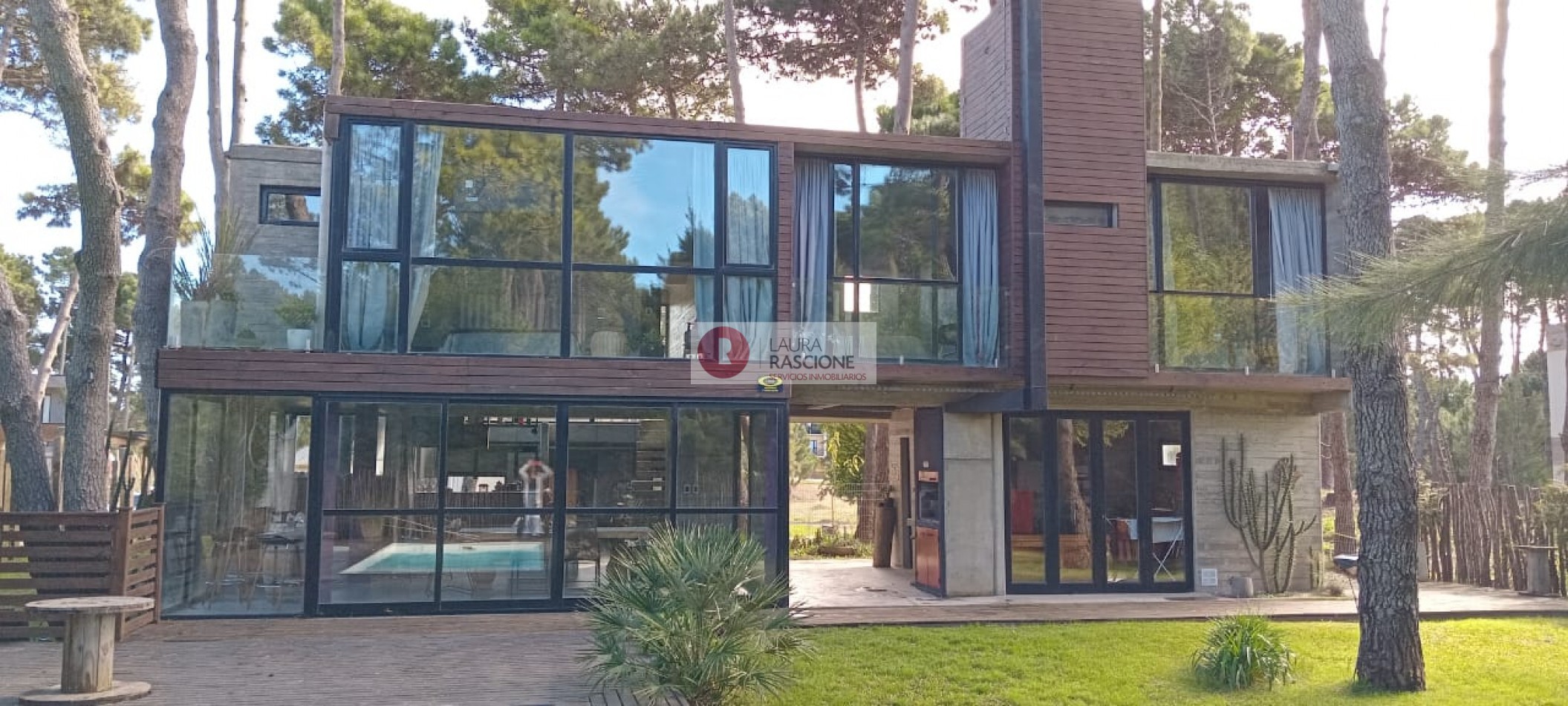 Casa de hormigon 4 ambientes en Nayades, con piscina.