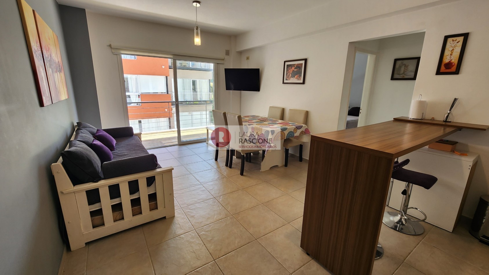 Departamento con balcon y parrilla en pleno centro de Pinamar.