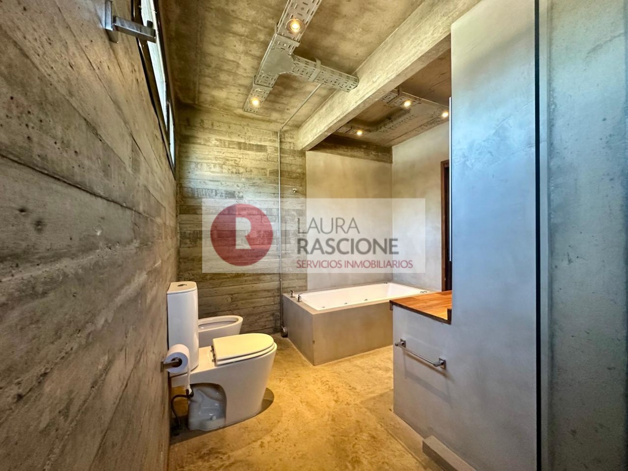 Venta de Casa 4 ambientes con piscina Barrio Nayades, Pinamar