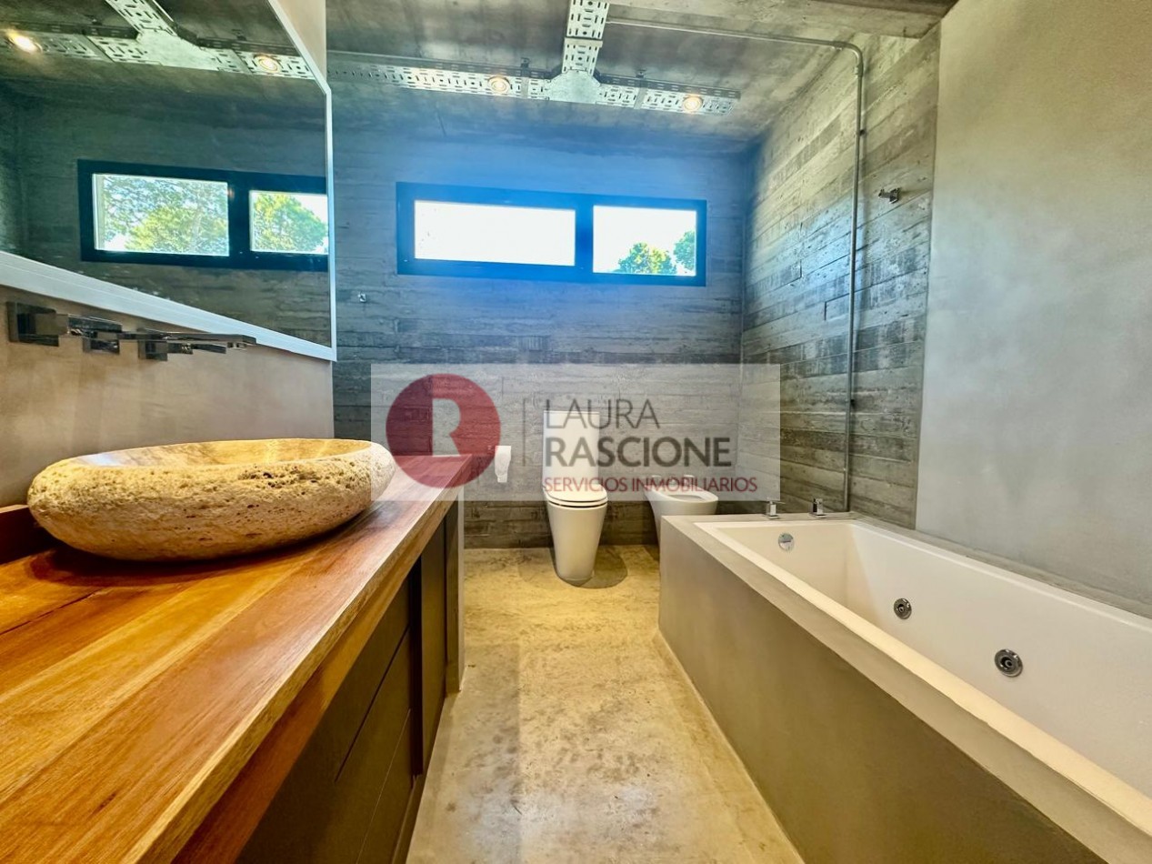 Venta de Casa 4 ambientes con piscina Barrio Nayades, Pinamar