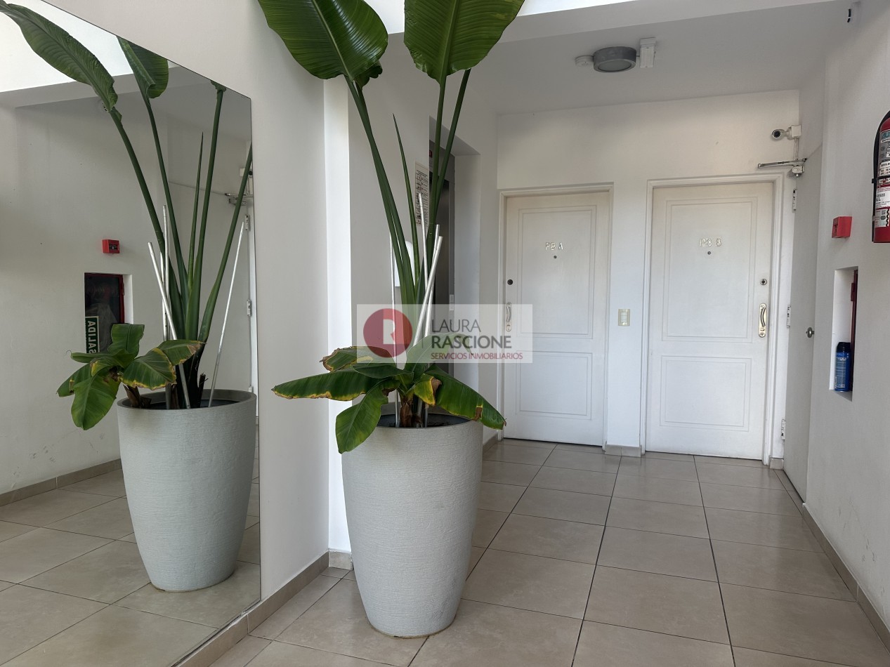 Departamento con balcon y parrilla en pleno centro de Pinamar.