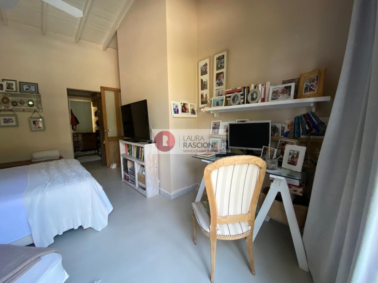 Casa de 2 Dormitorios con Parque y Pileta en Pinamar