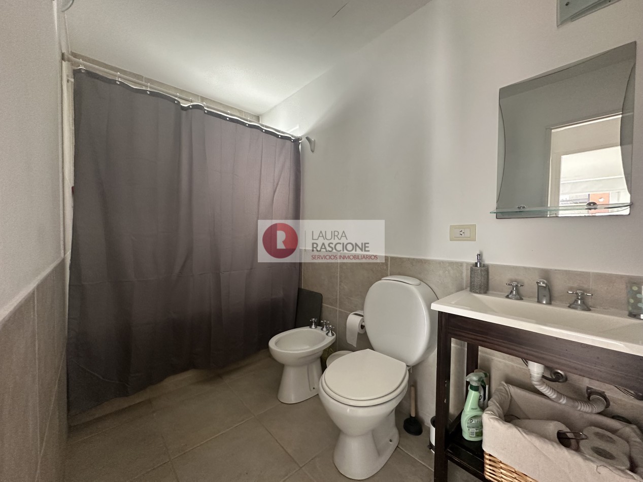 Departamento con balcon y parrilla en pleno centro de Pinamar.