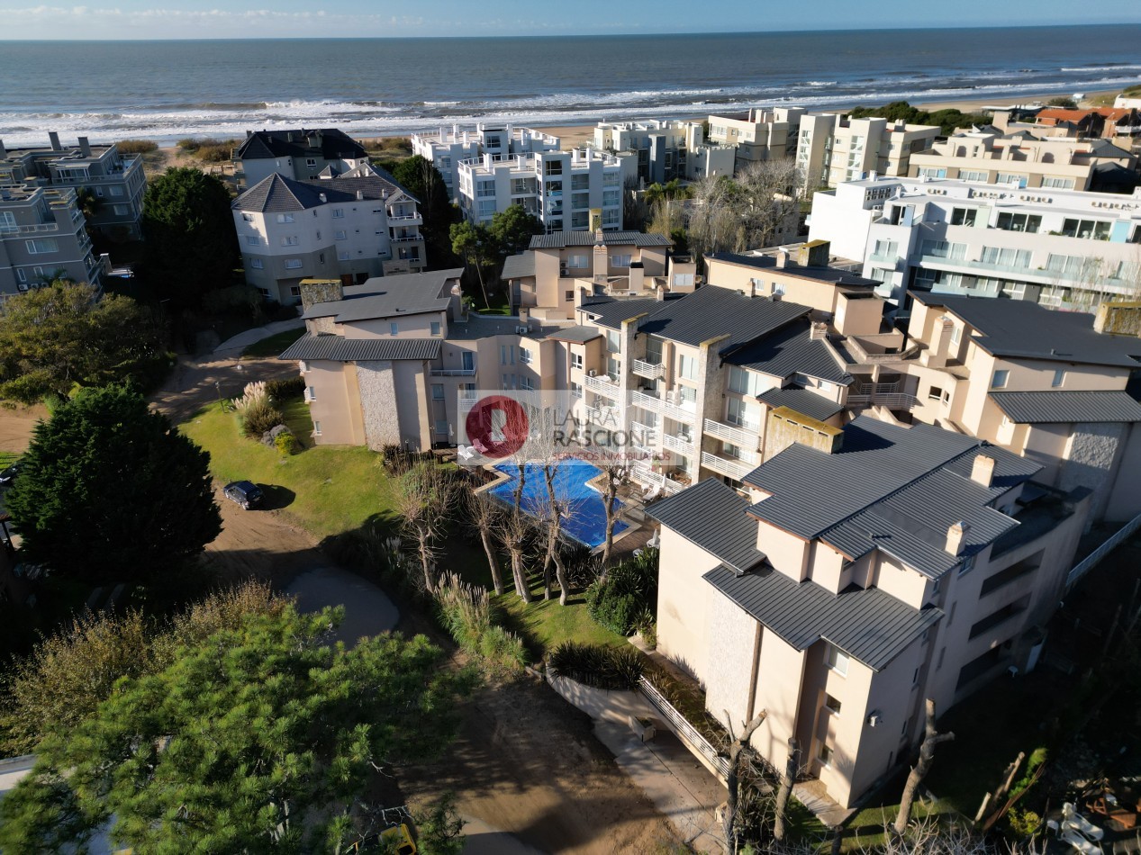 Departamento 2 ambientes con Piscina a mts del mar. 