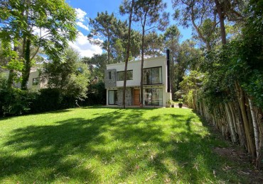 Casa Moderna Minimalista a 5 cuadras del Mar. 