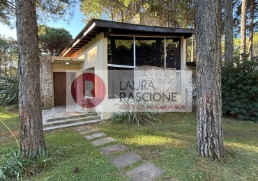 Casa en venta  Pinamar Norte, cerca del centro del Olimpo y la playa