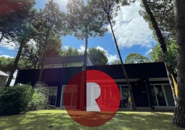 CASA DE DOS PLANTAS - PINAMAR NORTE
