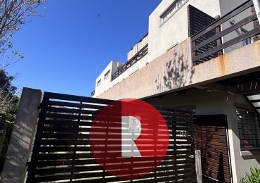 DEPARTAMENTO 2AMB EN MAR DE OSTENDE UNA CUADRA AL MAR