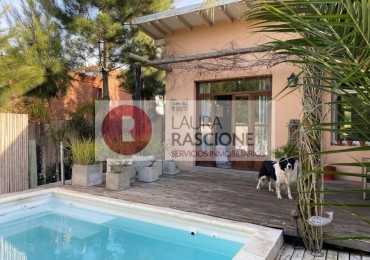 Casa de 2 Dormitorios con Parque y Pileta en Pinamar